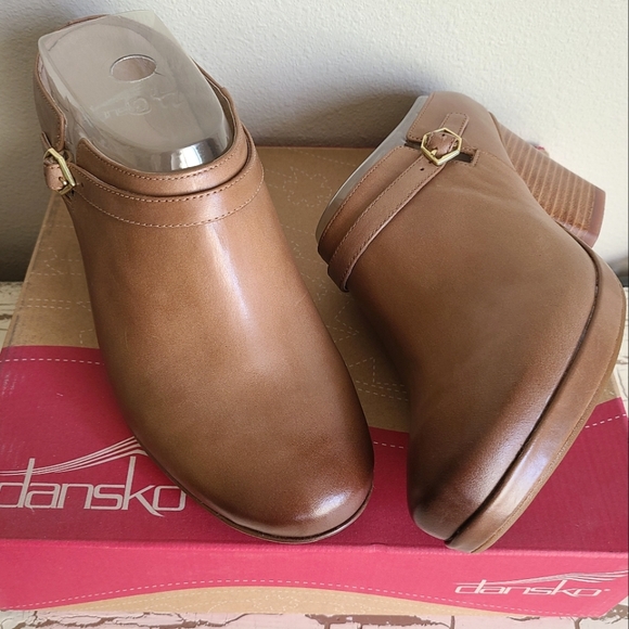 Dansko Shoes - NEW Dansko 40 Malissa Burnished Calf Tan